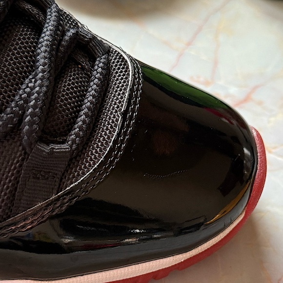 Jordan 11 Playoff Bred (2019) RARE FIND AT THIS PRICE - Picture 11 of 16